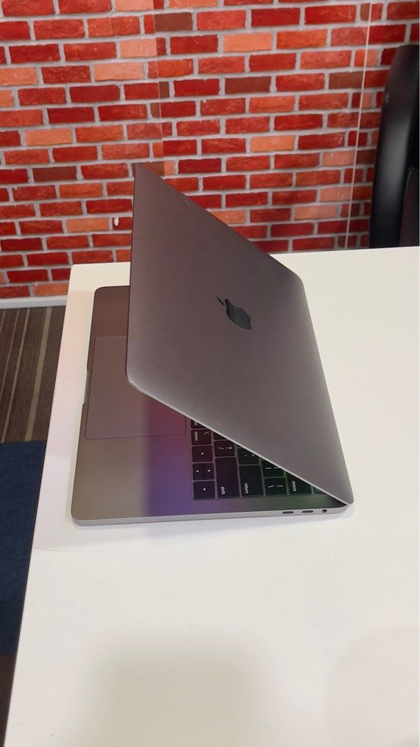 MACBOOK Pro 13-inch 2019 Four Thunderbolt 3 ports) Core i7 2.8Ghz