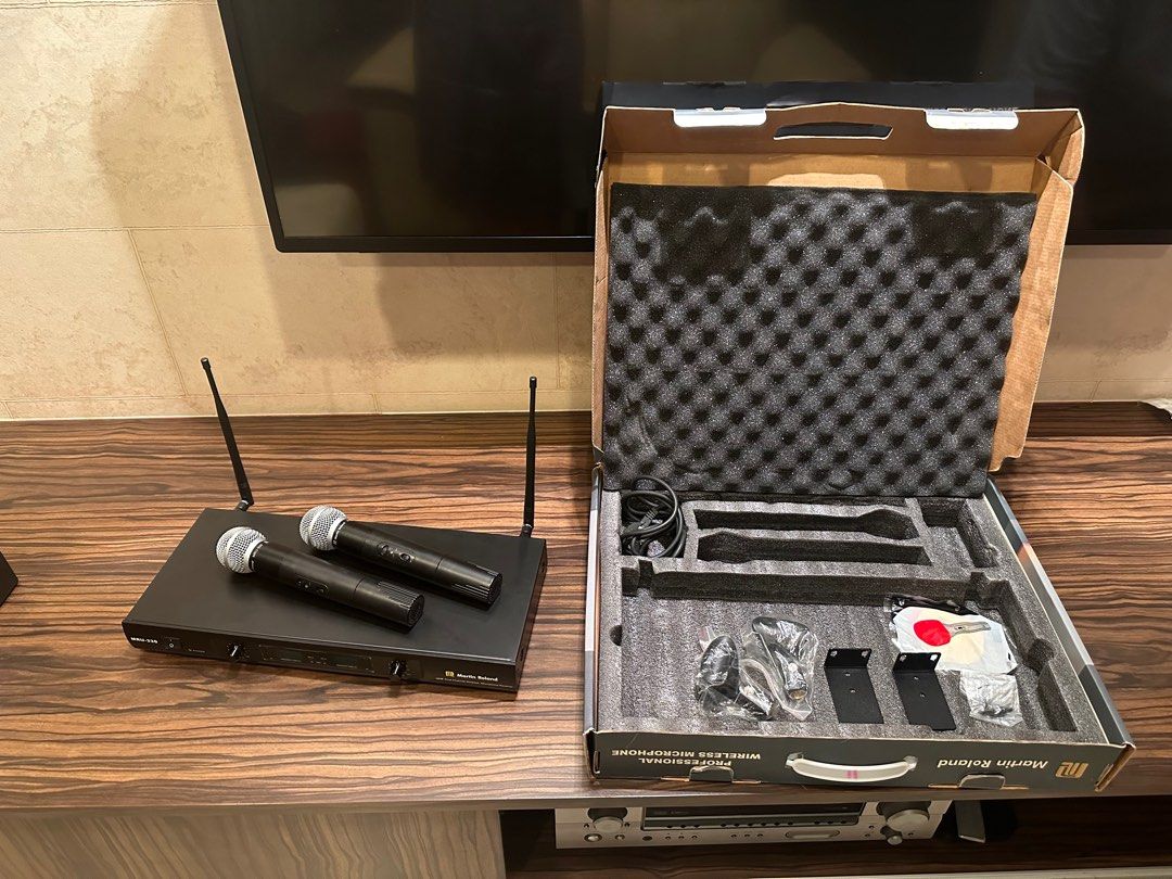 Martin Roland MRU Dual Wireless Mic, Audio, Microphones on Carousell