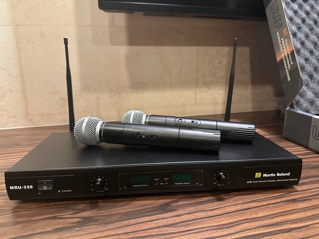Martin Roland MRU Dual Wireless Mic, Audio, Microphones on Carousell