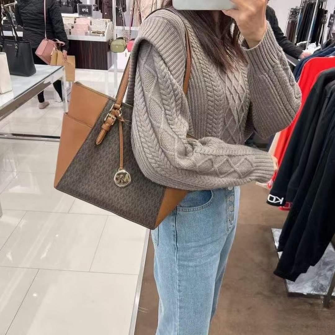 MK Large Tote Bag with Zipper, Luxury, Bags & Wallets on Carousell