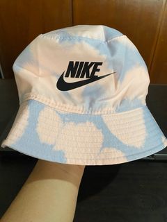 Nike Bucket Irreversible Hat (pink and purple)
