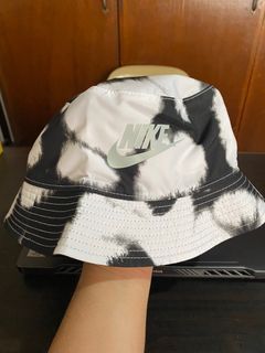 Nike Irreversible Bucket Hat (black and white)