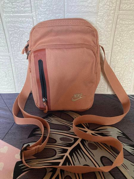 Nike sling sale bag rose gold