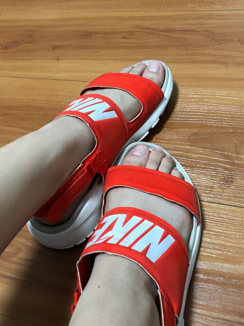 Red nike tanjun 2025 sandals