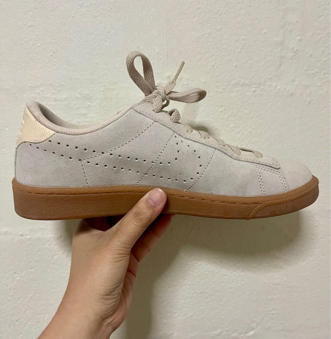 NIKE Tennis Classic Suede Trainers in Beige