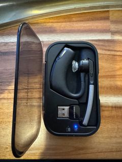 Plantronics voyager legend hotsell uc bluetooth headset b235