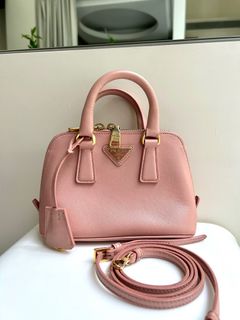 (Category: ) located in . Submitted by singapurabags (Listing ID 1262414758, Image 1). Description: .