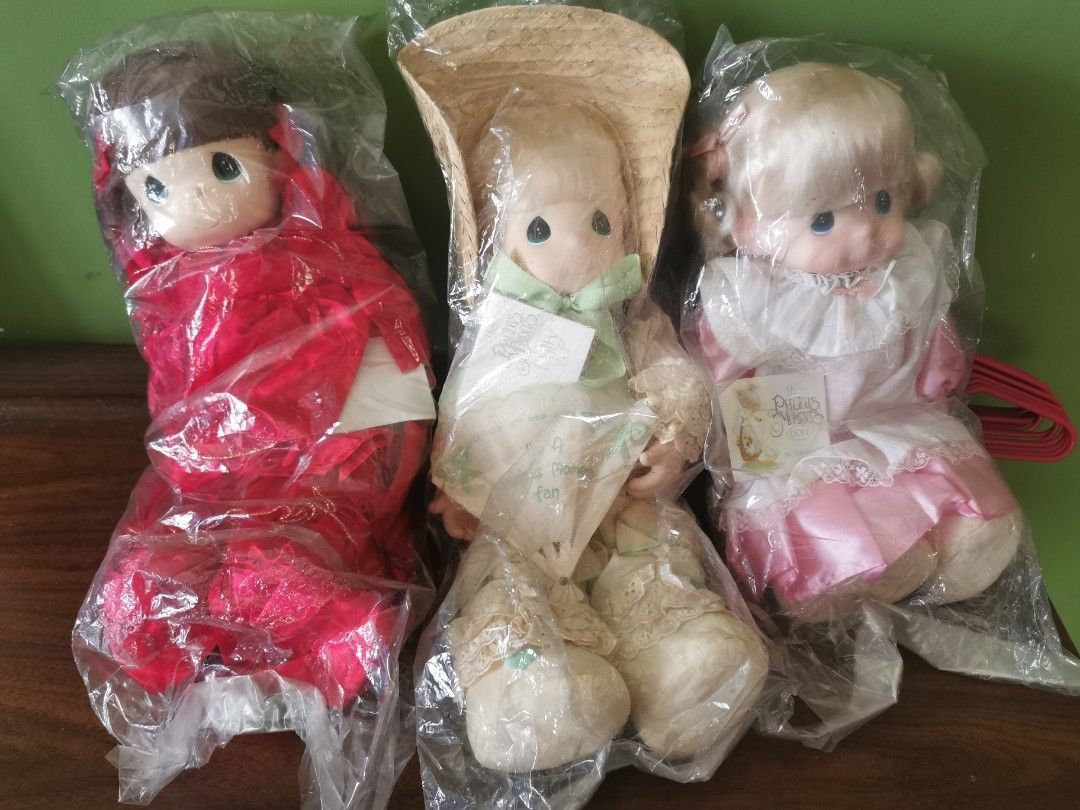 Precious Moments Dolls (Category: Plushies & Soft Toys) located in Quezon City. Submitted by twinkleshops (Listing ID 1262338598, Image 1). Description: Precious moments doll, never opened. Vintage item. 1kper doll. only red and white available, pink sold..