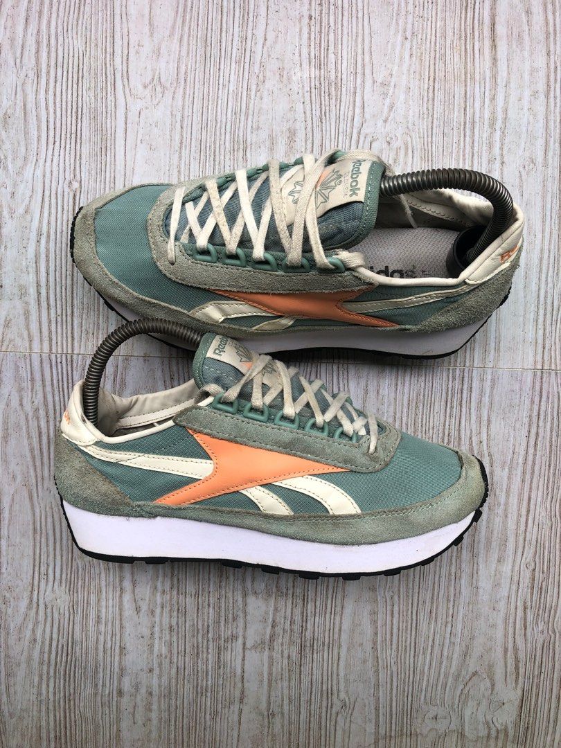 Reebok aztec princess size 38