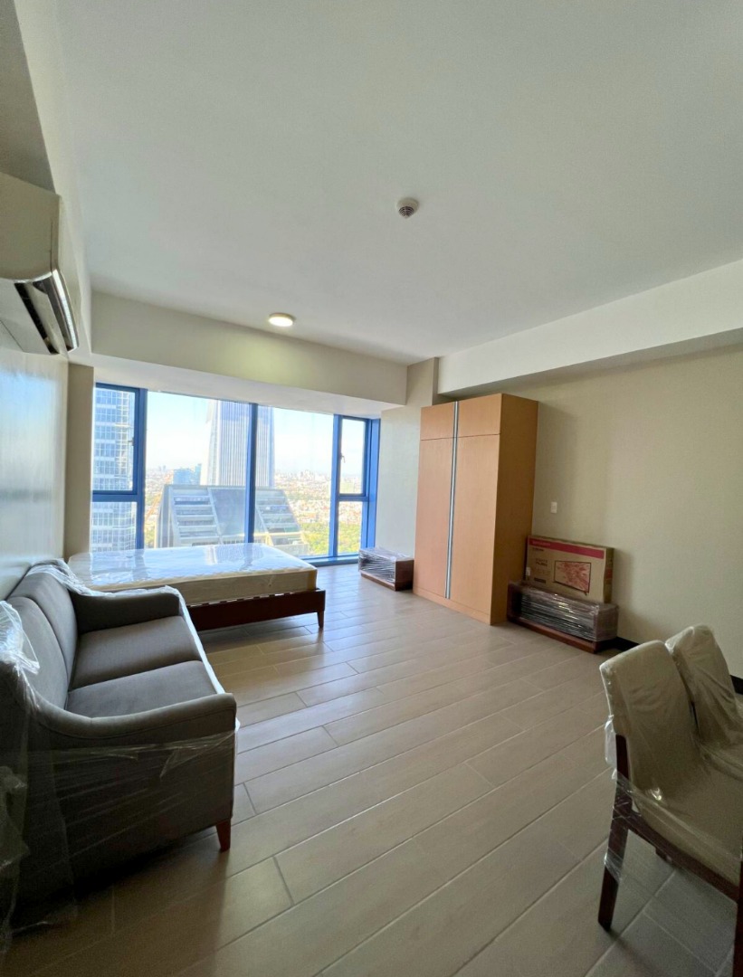 Rent to Own 41sqm Studio Unit in Three Central Makati across RCBC Plaza