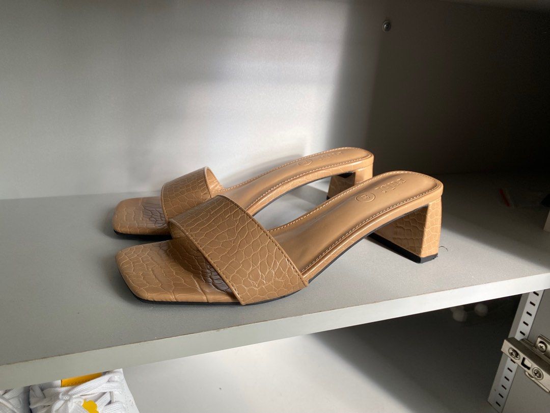Cheap best sale tan heels