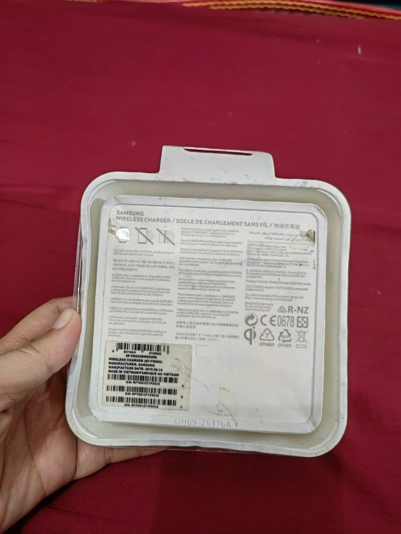 Samsung White Wireless Charger (Category: Chargers & Cables) located in Antipolo. Submitted by lnamei88 (Listing ID 1262326819, Image 2). Description: declutter and already changed my phone so no longer using it *charging cable not included Compatible with Samsung phones below Galaxy Note 5 Galaxy Note 8 Galaxy Note 9 Galaxy S4-S9 Galaxy s8+ , s9+ Galaxy S7 Edge Galaxy s10 Galaxy s10+ Galaxy s10e Galaxy A6.