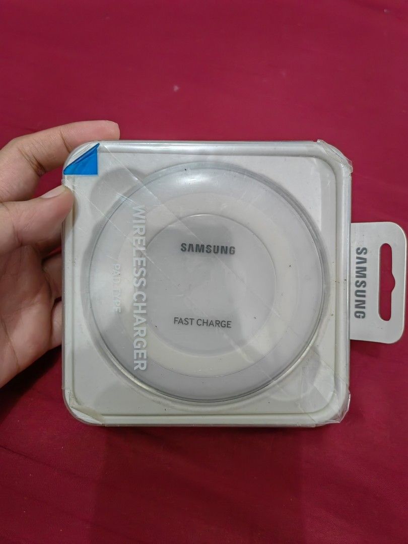 Samsung White Wireless Charger (Category: Chargers & Cables) located in Antipolo. Submitted by lnamei88 (Listing ID 1262326819, Image 1). Description: declutter and already changed my phone so no longer using it *charging cable not included Compatible with Samsung phones below Galaxy Note 5 Galaxy Note 8 Galaxy Note 9 Galaxy S4-S9 Galaxy s8+ , s9+ Galaxy S7 Edge Galaxy s10 Galaxy s10+ Galaxy s10e Galaxy A6.