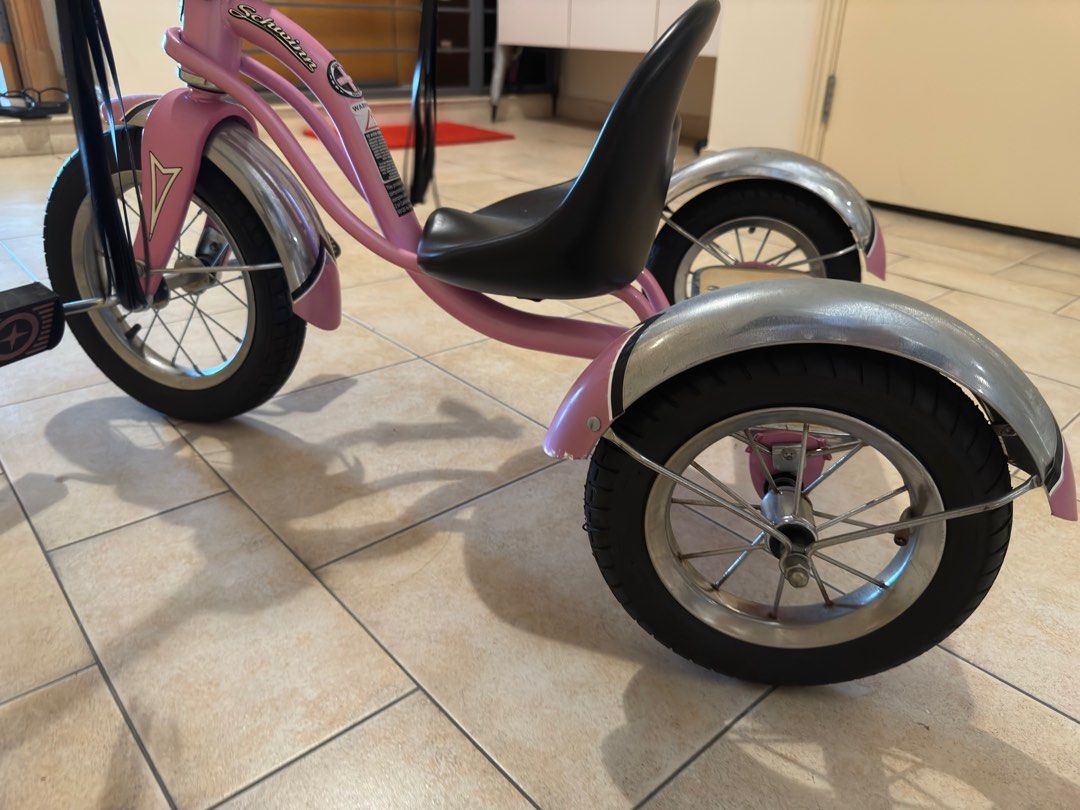 Schwinn tricycle deals pink