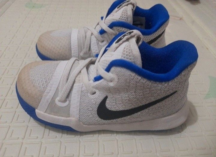 Sepatu Basket Nike Kyrie 3 Hyper Cobalt Bayi Anak Lainnya di