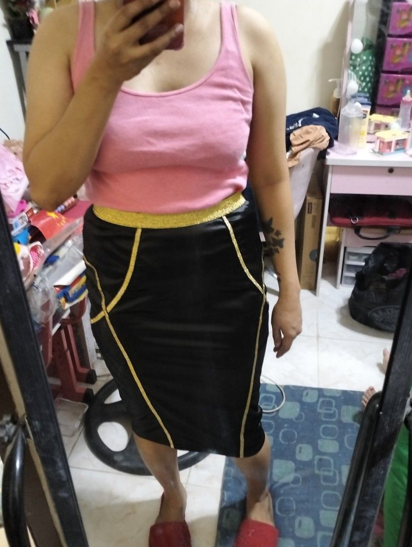 Silky Pencil skirt (Category: Skirts) located in Taytay. Submitted by kashleesha (Listing ID 1262490386, Image 3). Description: bought in shein. fits small to semi xl..