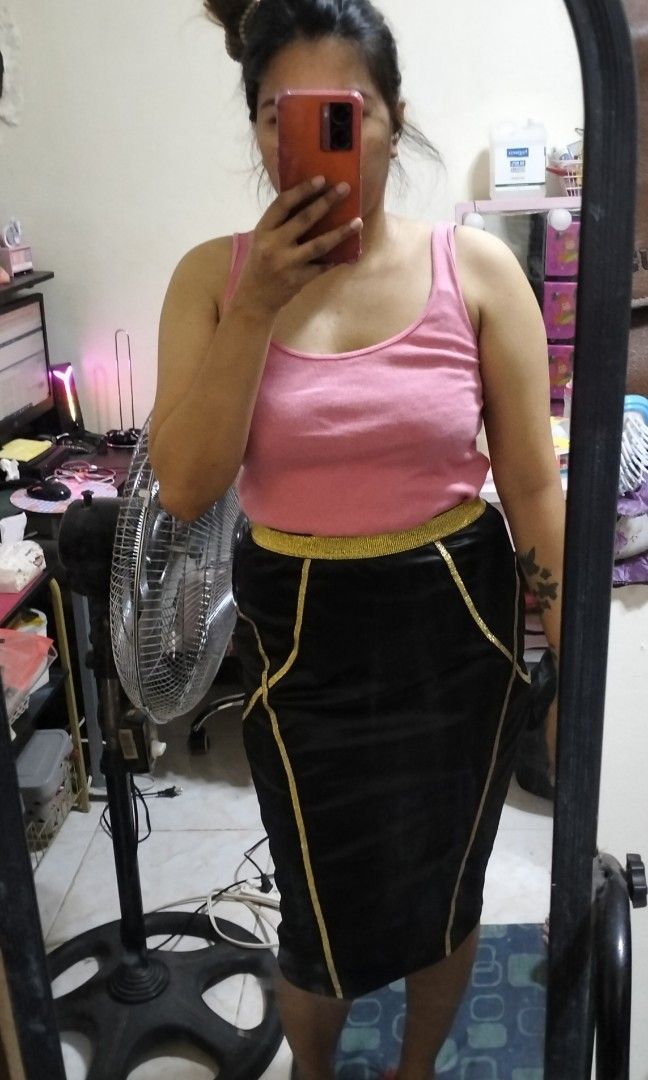 Silky Pencil skirt (Category: Skirts) located in Taytay. Submitted by kashleesha (Listing ID 1262490386, Image 1). Description: bought in shein. fits small to semi xl..