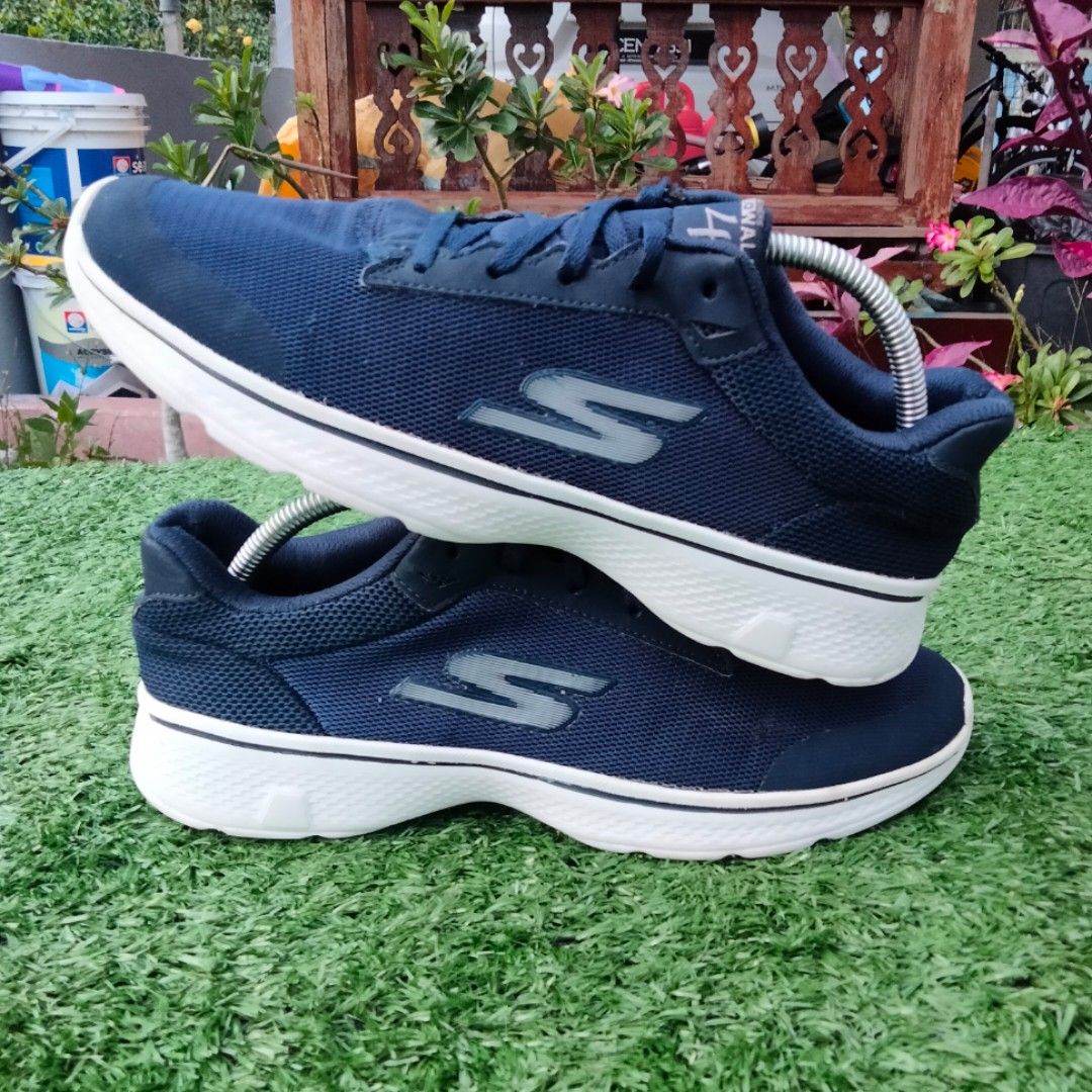 Skechers hot sale size 4