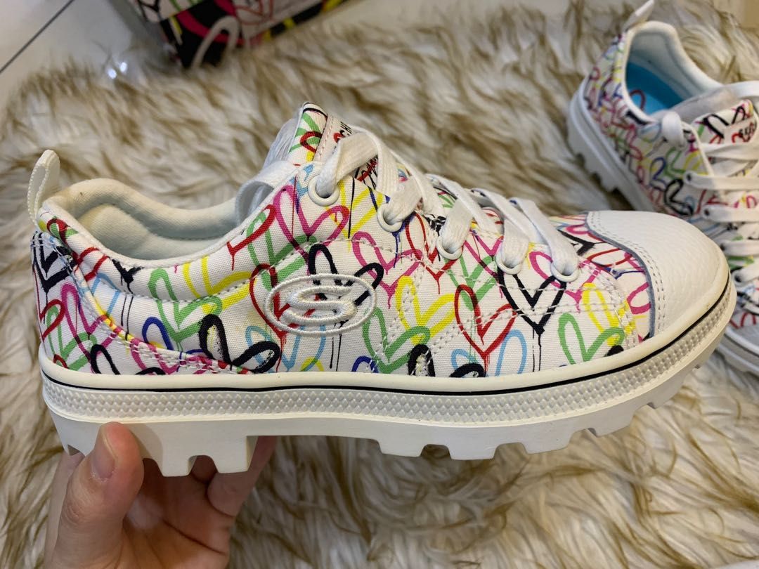 Los skechers store
