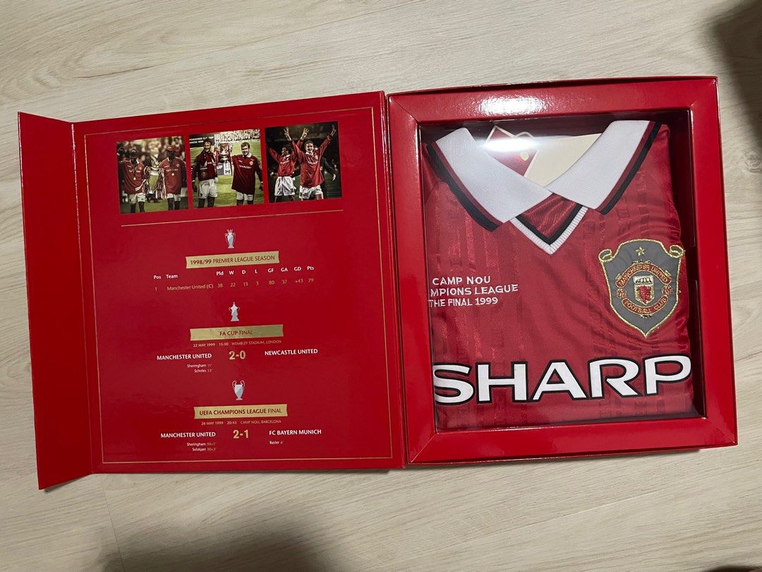 Special edition Treble Manchester United 20 years anniversary box