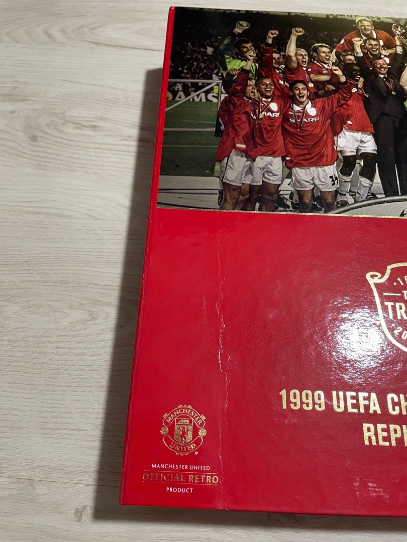 Special edition Treble Manchester United 20 years anniversary box