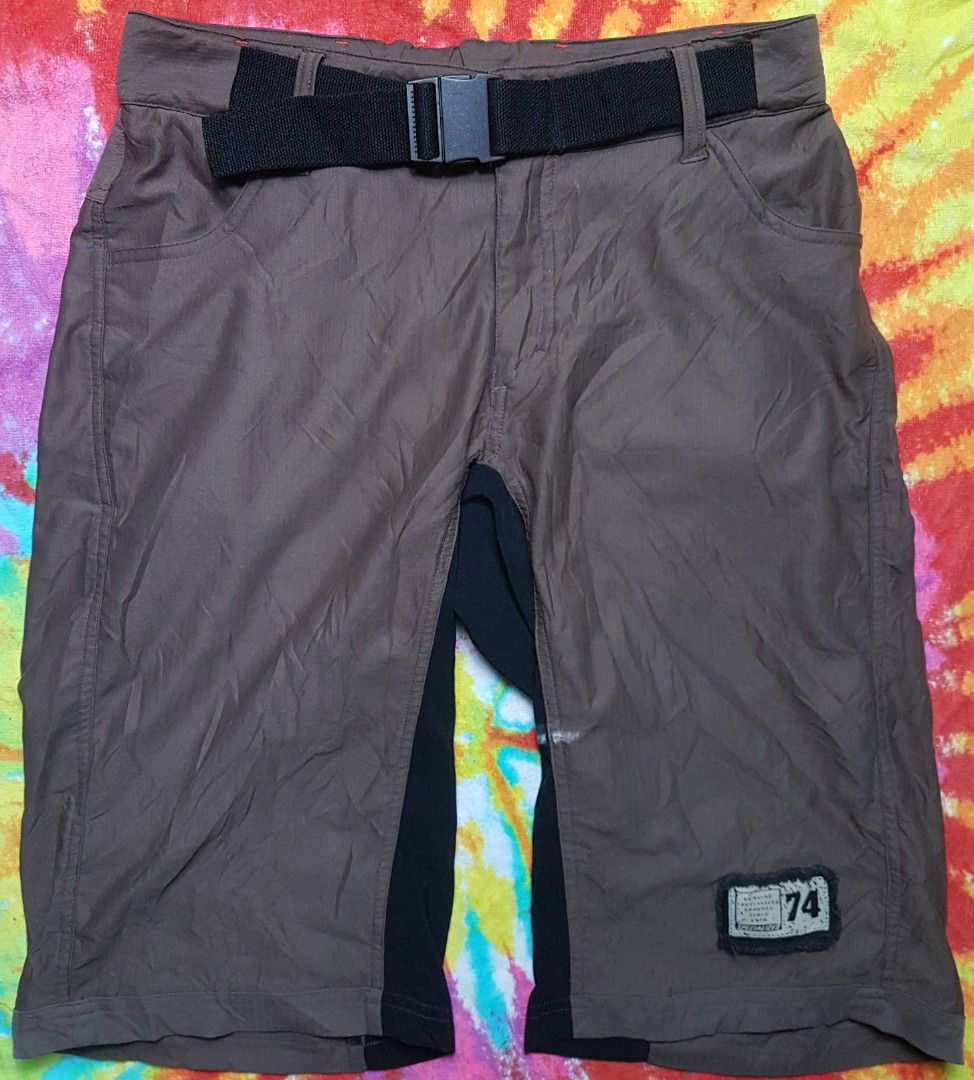 Specialized - s (Category: Activewear) located in Puerto Princesa. Submitted by thrinidad (Listing ID 1262441003, Image 1). Description: mtb short (classic/vintage) size small dimension (laid flat) waist 15.7" Length 24" fits 31" waistline and above issue(s) last picture (paint stain) Disclaimer : color may vary due to photographic lighting sources or your monitor settings.