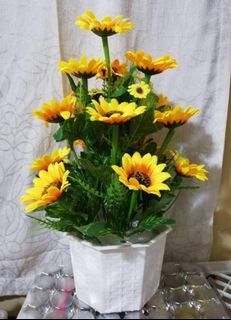 Sunflower 17inches w/ plastic vase artificial flowers