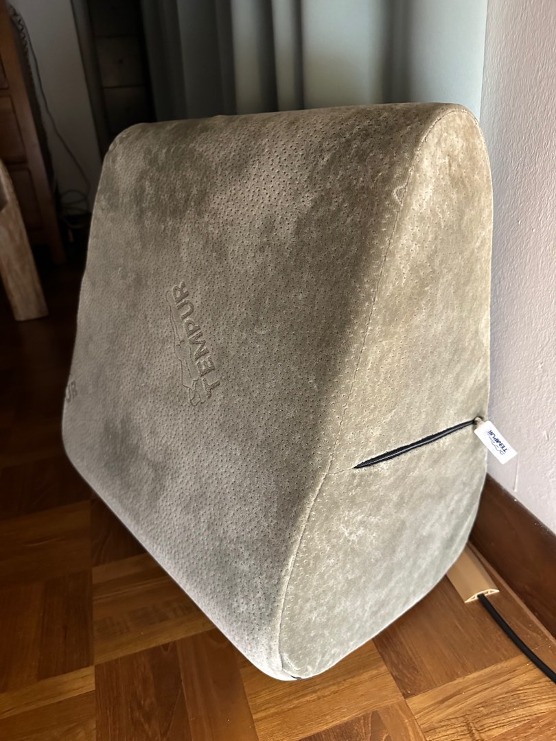 Tempur Bed Wedge, Furniture & Home Living, Bedding & Towels on Carousell