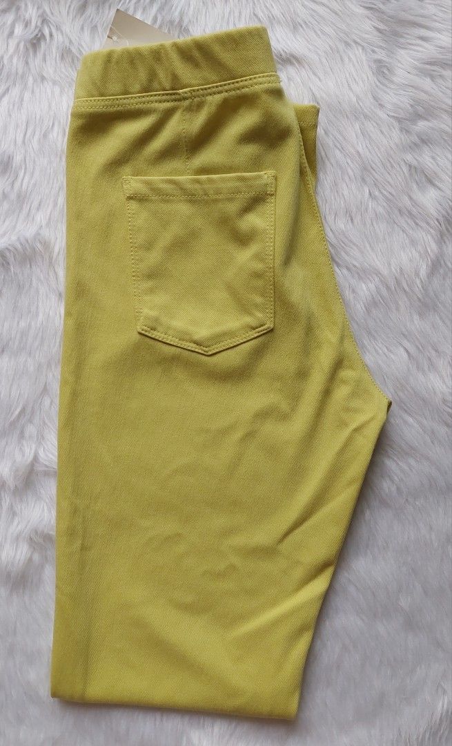 UNIQLO Leggings Pants (Category: Jeans) located in Santiago. Submitted by Anything.Pre-loved (Listing ID 1262345885, Image 2). Description: waist:60-66cm hip: 85-91cm bought this item on sale but selling it for a lower price.