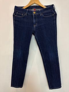 Uniqlo Skinny Fit Tapered Middle Rise Jeans