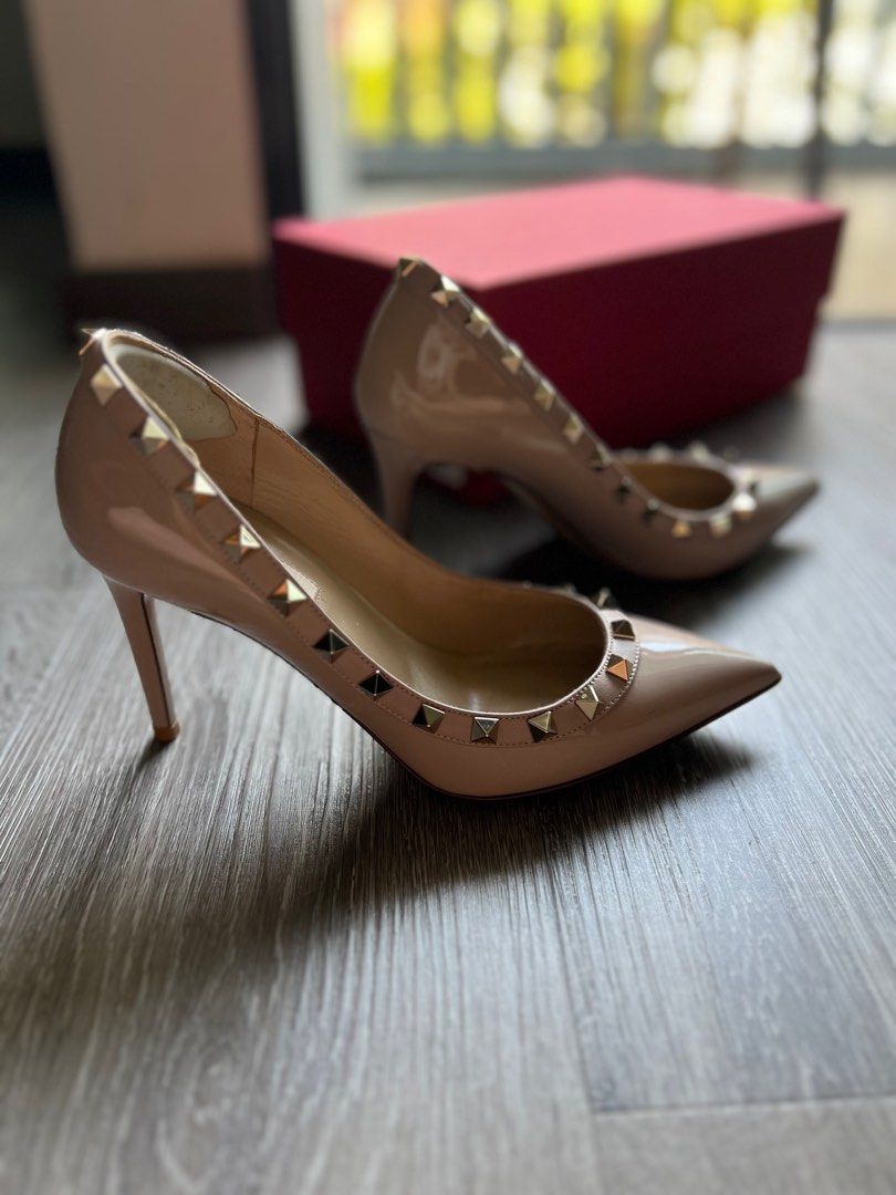 Rockstud pointy toe on sale pump valentino garavani
