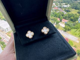 Van Cleef & Arpels 18K Rose Gold Guilloché and Carnelian Vintage Alhambra  Reversible Ring