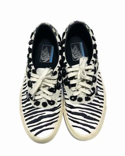 (Category: ) located in . Submitted by rigoutsdigitalcloset (Listing ID 1262464083, Image 1). Description: .