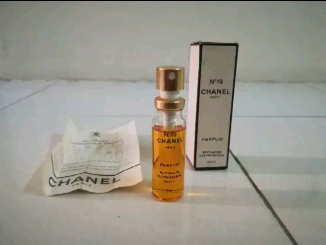 Vintage Discontinued Chanel N°19 Parfum Extrait 15ml Spray Refill, Beauty &  Personal Care, Fragrance & Deodorants on Carousell