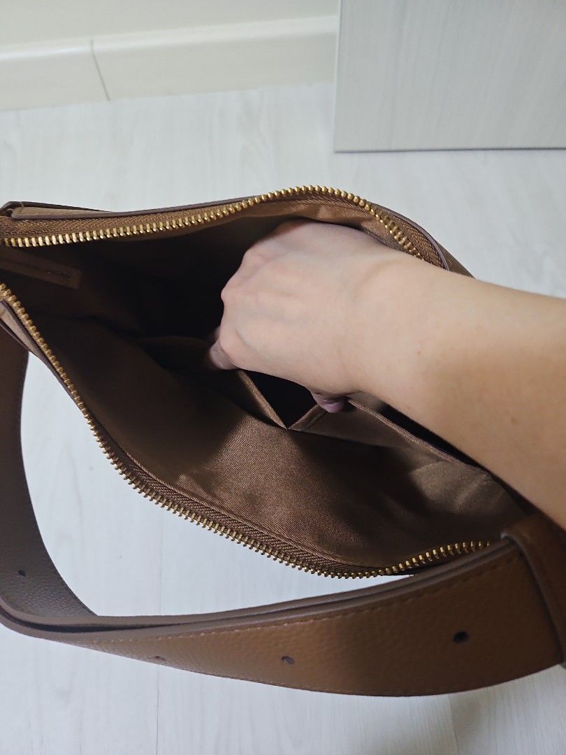How to Adjust Strap Length Quickly from Crossbody to Shoulder