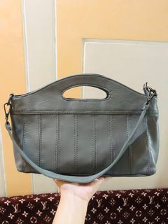 charles and keith bag Double Handle Trapeze Tote Black｜TikTok Search