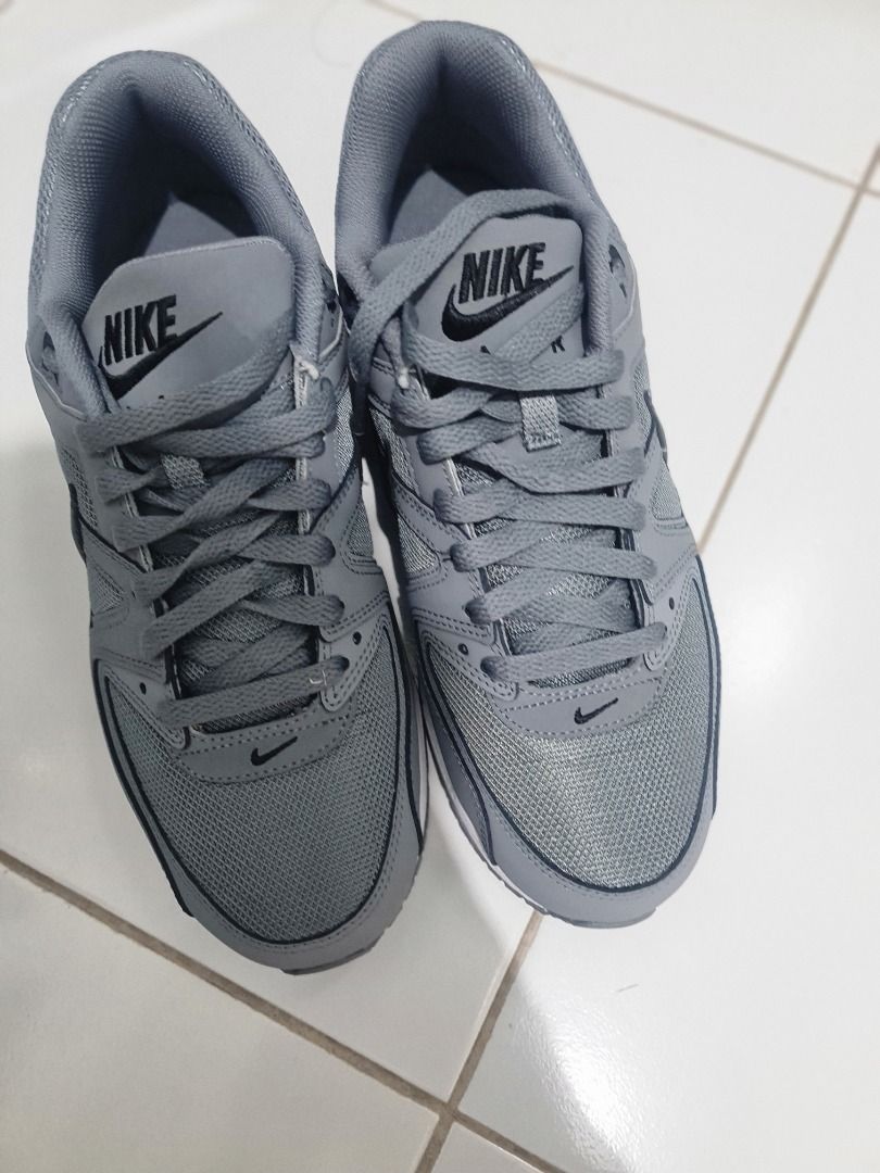 AIR MAX COMMAND SIZE 42 Fesyen Pria Sepatu Sneakers di Carousell