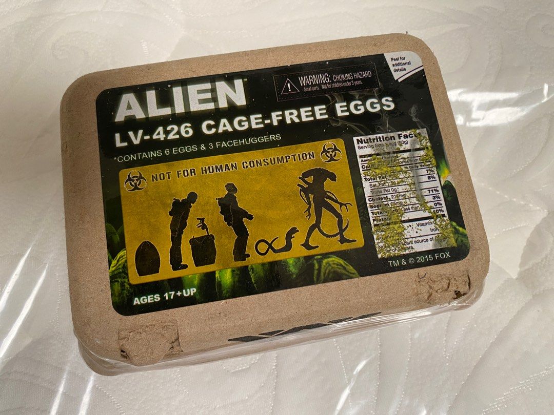 Alien LV-426 Cage Free Eggs in Carton 6 Eggs with 3 Facehuggers.