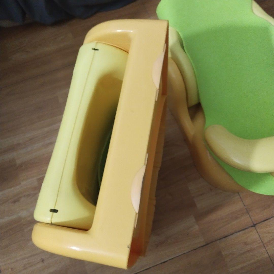 Aprica bathseat (Category: Other Baby Bathing & Changing Needs) located in Cavite. Submitted by dimple082 (Listing ID 1262507225, Image 3). Description: in very good condition like new.