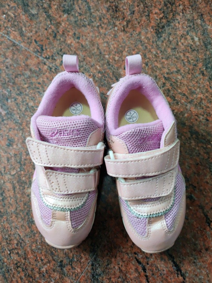 Asics little sale girl shoes