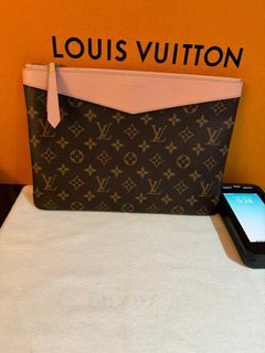 Louis Vuitton Pochette Melanie BB Marine Rouge, Women's Fashion, Bags &  Wallets, Purses & Pouches on Carousell