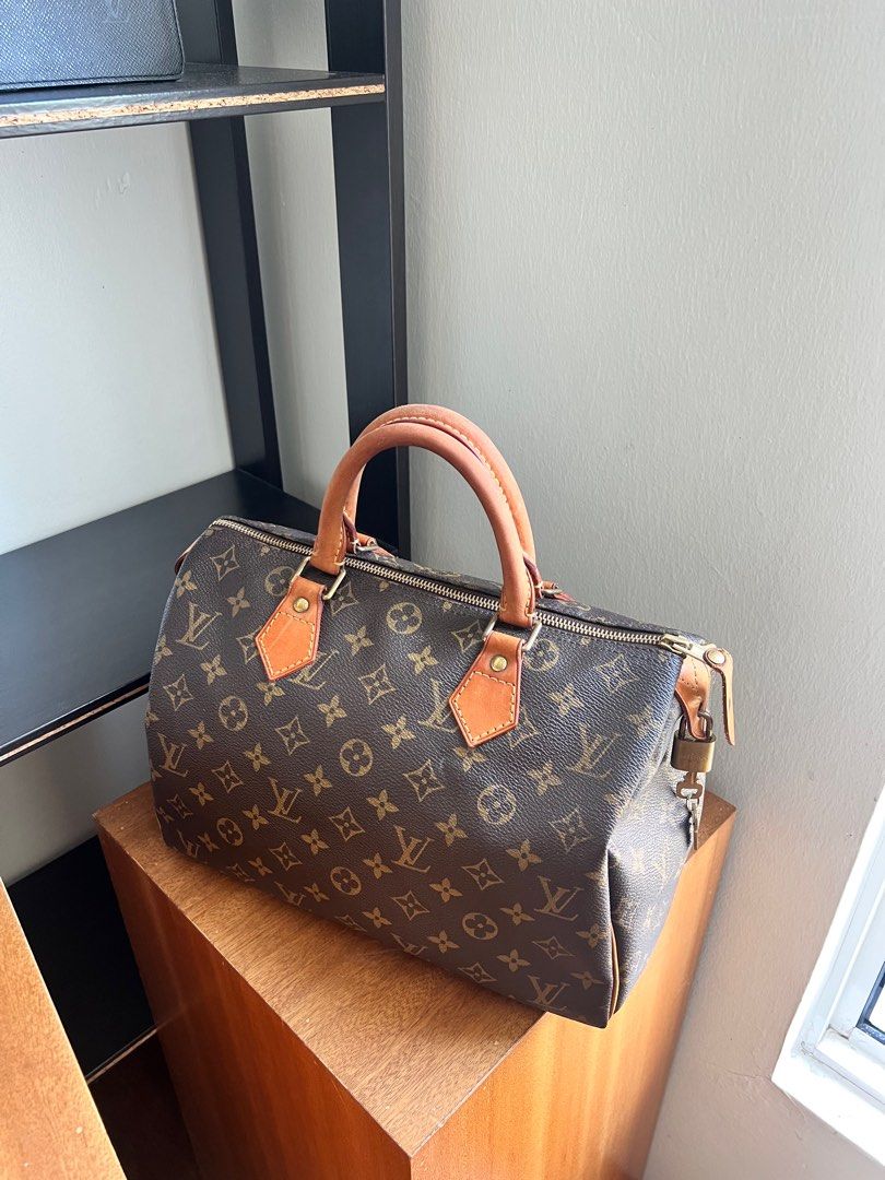 Used Louis Vuitton Epi leather speedy 30 bag!