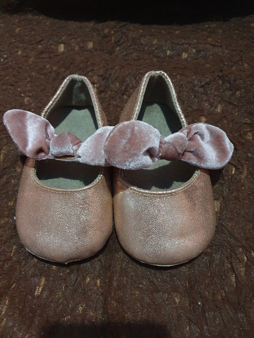 BABY BROWN SHOES/SANDALS (Category: Babies & Kids Fashion) located in Caloocan City. Submitted by capsz (Listing ID 1262614972, Image 1). Description: used once for bday fits 6mos-1yo lp only.