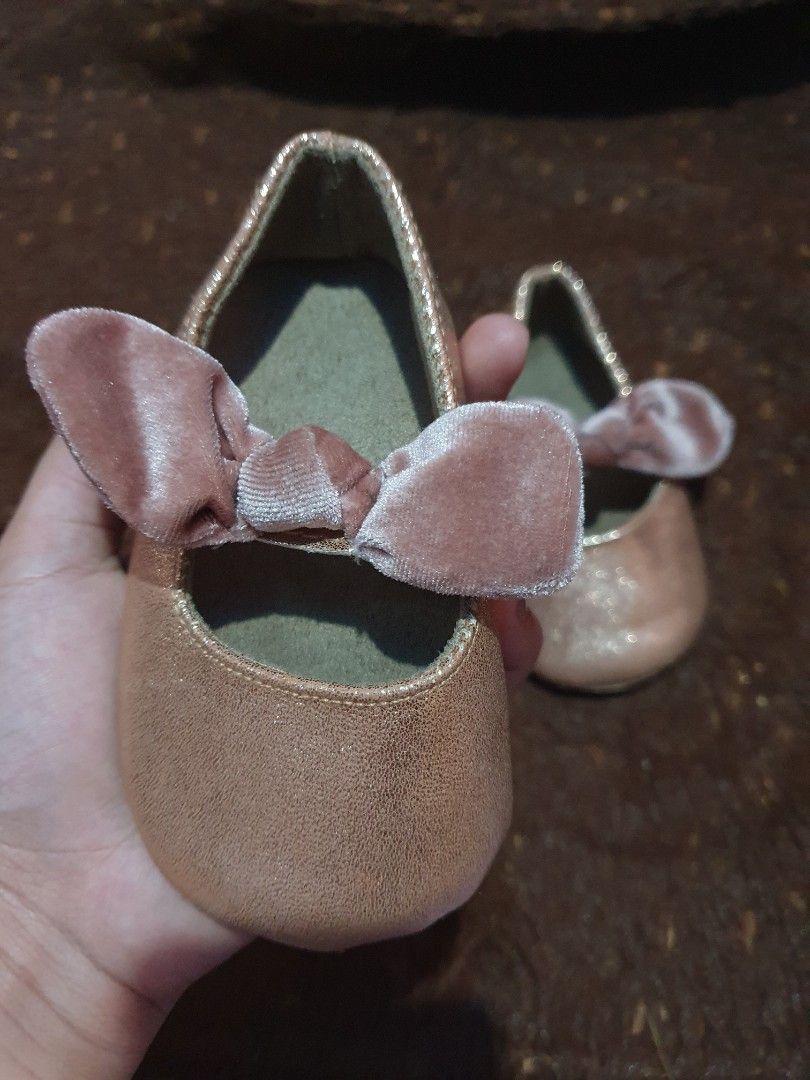 BABY BROWN SHOES/SANDALS (Category: Babies & Kids Fashion) located in Caloocan City. Submitted by capsz (Listing ID 1262614972, Image 2). Description: used once for bday fits 6mos-1yo lp only.