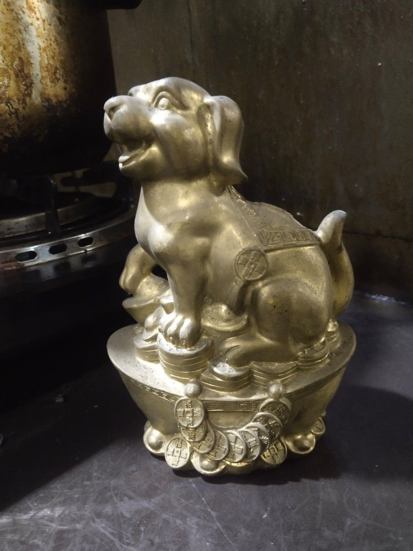 Brass lucky dog statue display (Category: Vintage Collectibles) located in Manila. Submitted by kurukutuk (Listing ID 1262502985, Image 1). Description: brass lucky dig statue display 8 x 6 inches HxL made of brass.