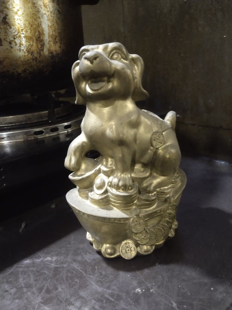 Brass lucky dog statue display (Category: Vintage Collectibles) located in Manila. Submitted by kurukutuk (Listing ID 1262502985, Image 2). Description: brass lucky dig statue display 8 x 6 inches HxL made of brass.