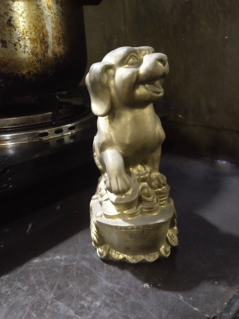 Brass lucky dog statue display (Category: Vintage Collectibles) located in Manila. Submitted by kurukutuk (Listing ID 1262502985, Image 3). Description: brass lucky dig statue display 8 x 6 inches HxL made of brass.