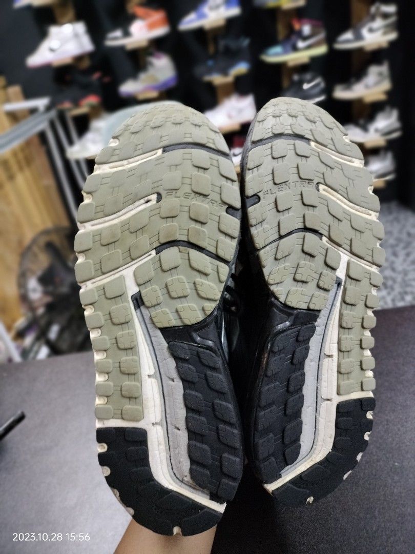 Brooks Beast 16, Men's Fashion, Footwear, Sneakers on Carousell