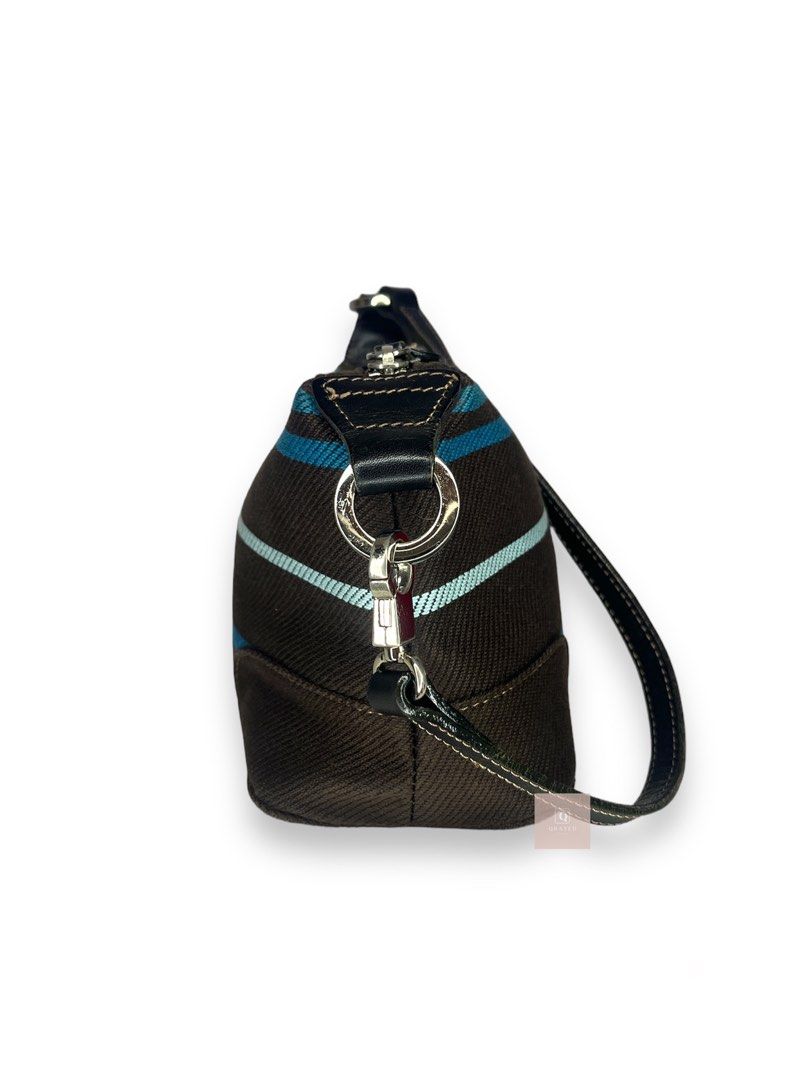Burberry blue label kili bag (Category: Luxury Bags & Wallets) located in Manila. Submitted by Qratedph.pieces (Listing ID 1262544920, Image 2). Description: Burberr¥ blue label kili bag Rank AB, hardware not so shiny No inclusion Php 5,000 *color may vary due to lighting Disclaimer: Qratedph.pieces is not associated or affiliated with the brands featured. All copyrights and trademarks reserved to brand owners..