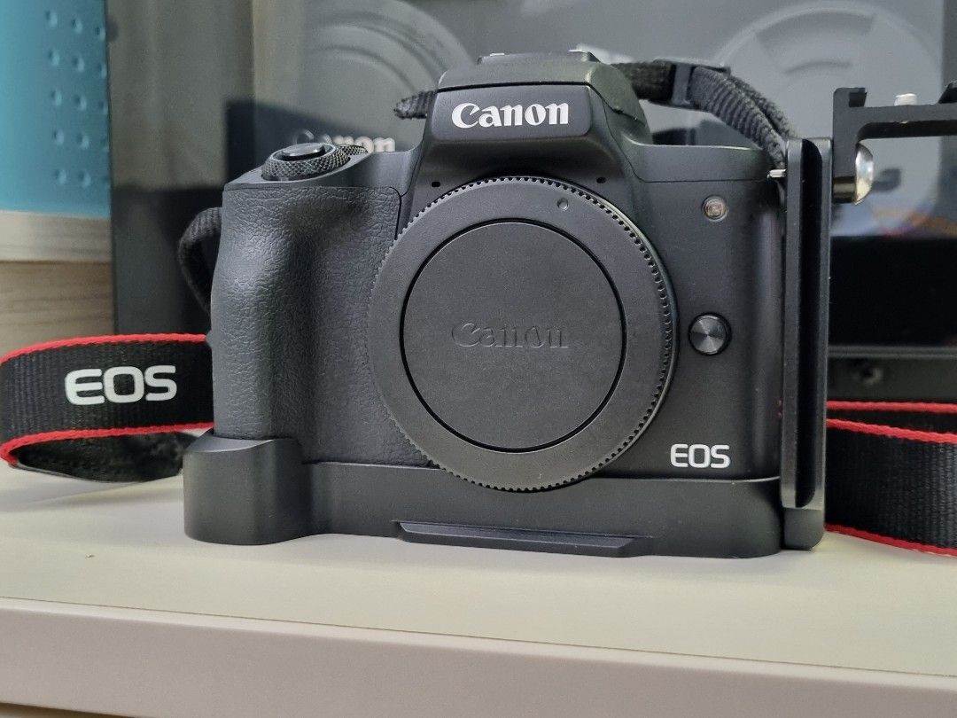 Canon M50 Mark ii + Lens with image stabilization, Photography, Cameras